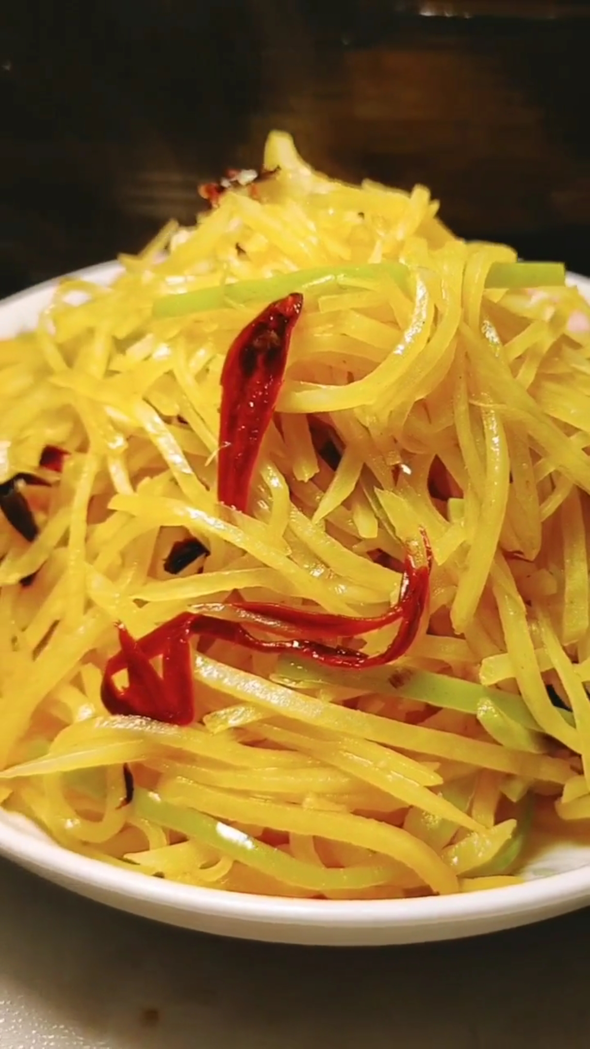 土豆丝儿这样做必须搂它五碗大米饭.