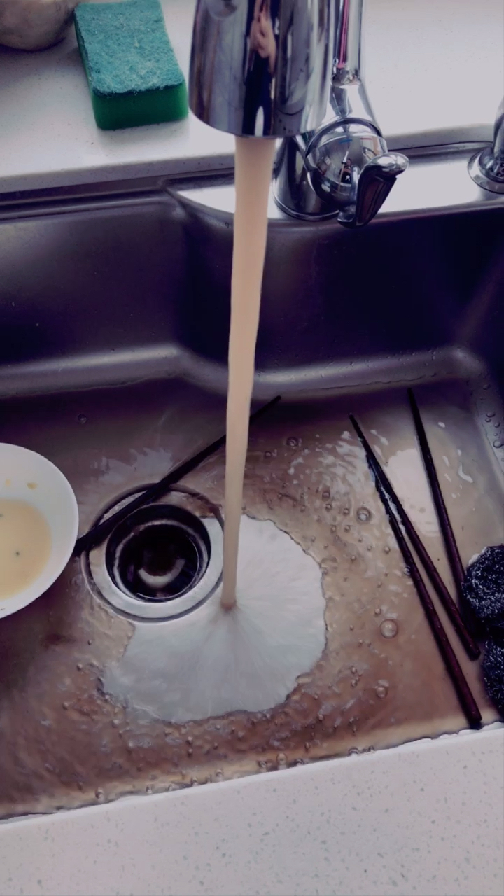 过年自来水发福利清水换成可乐了?