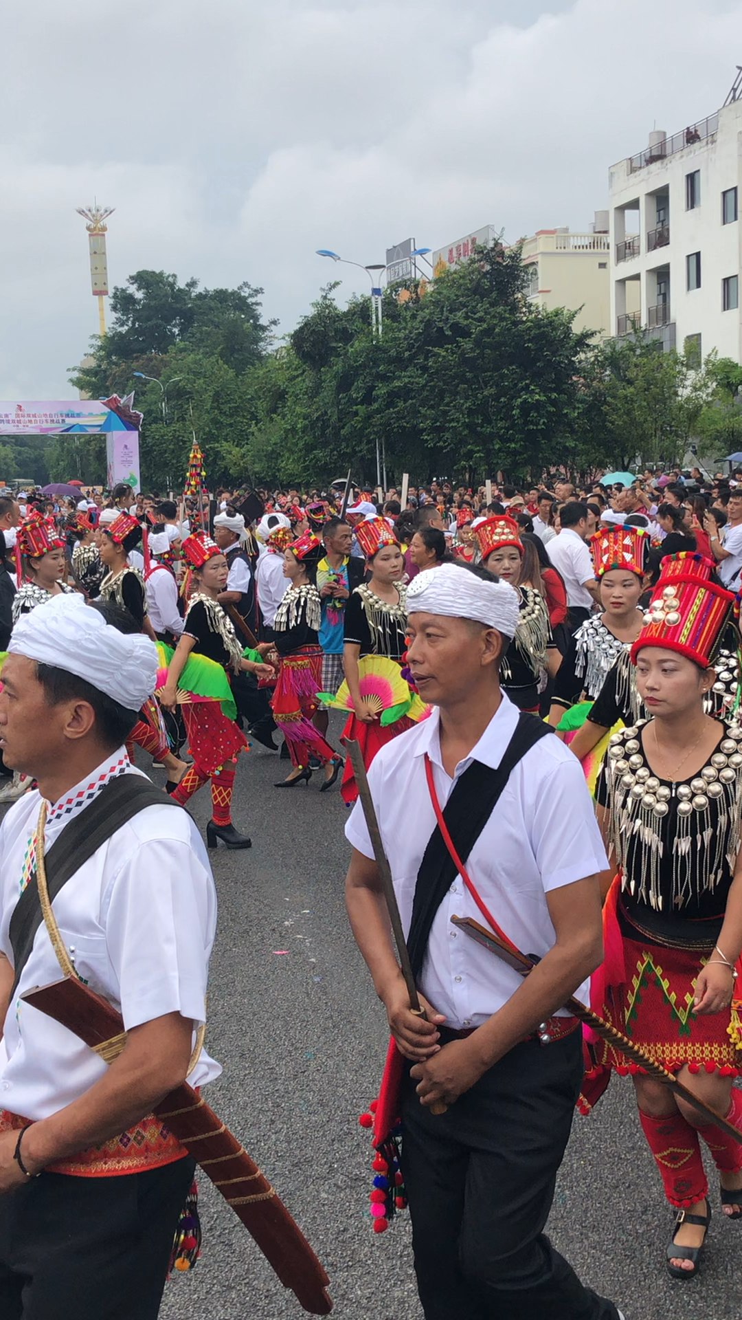 景颇族的舞蹈很美