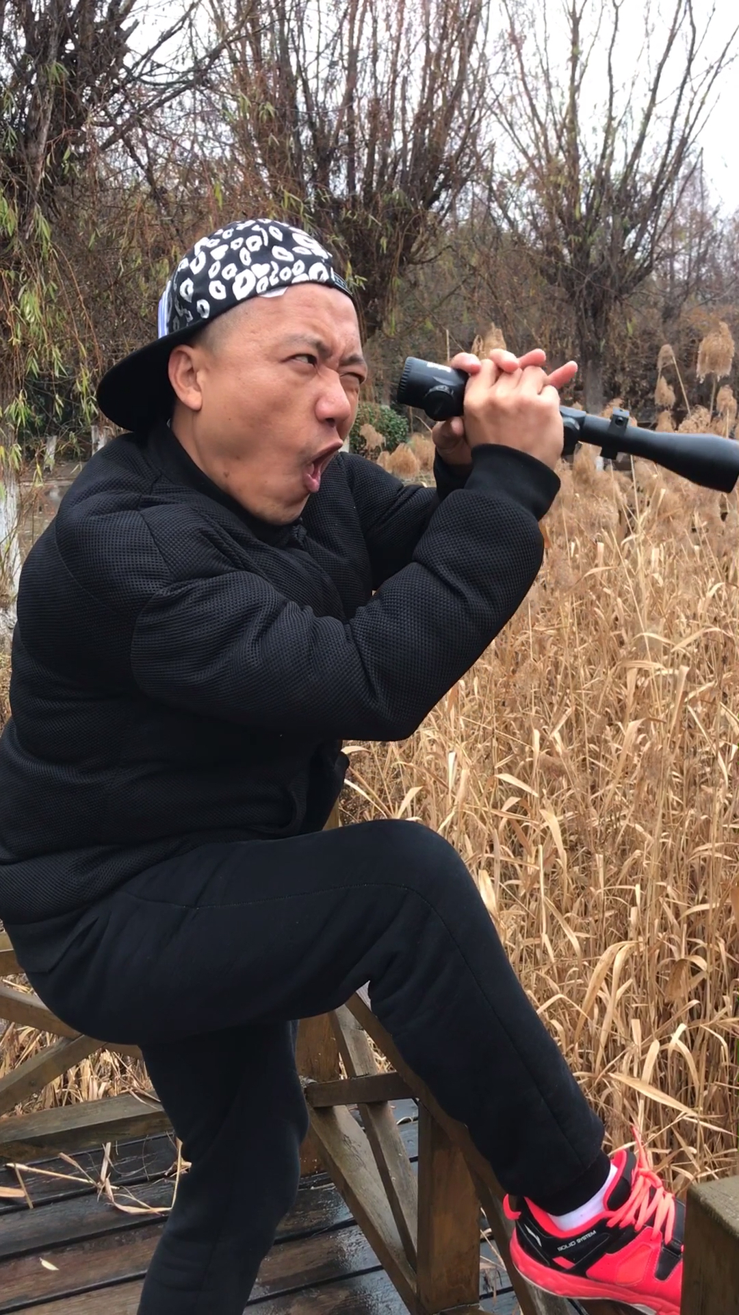 搞笑段子剧#8倍镜都用上了,看到了什么