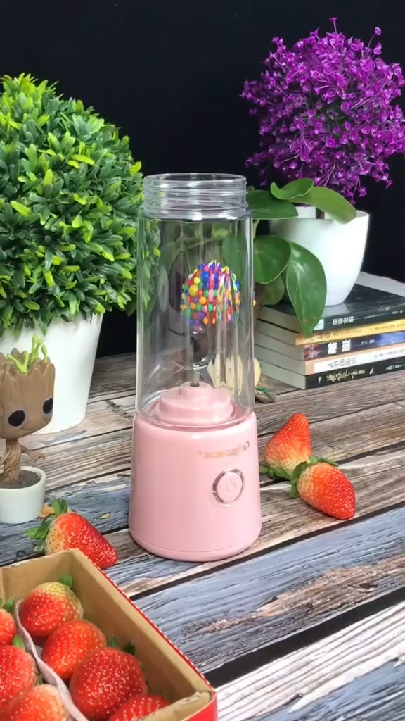 做成草莓奶昔也挺香的榨汁机便携榨汁机网红榨汁机草莓奶昔