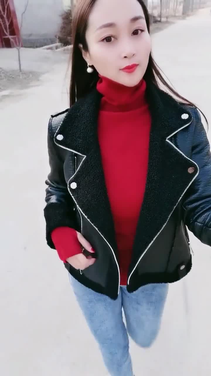 农村留守妇女玩自拍,气质唯美很优秀,真是女神