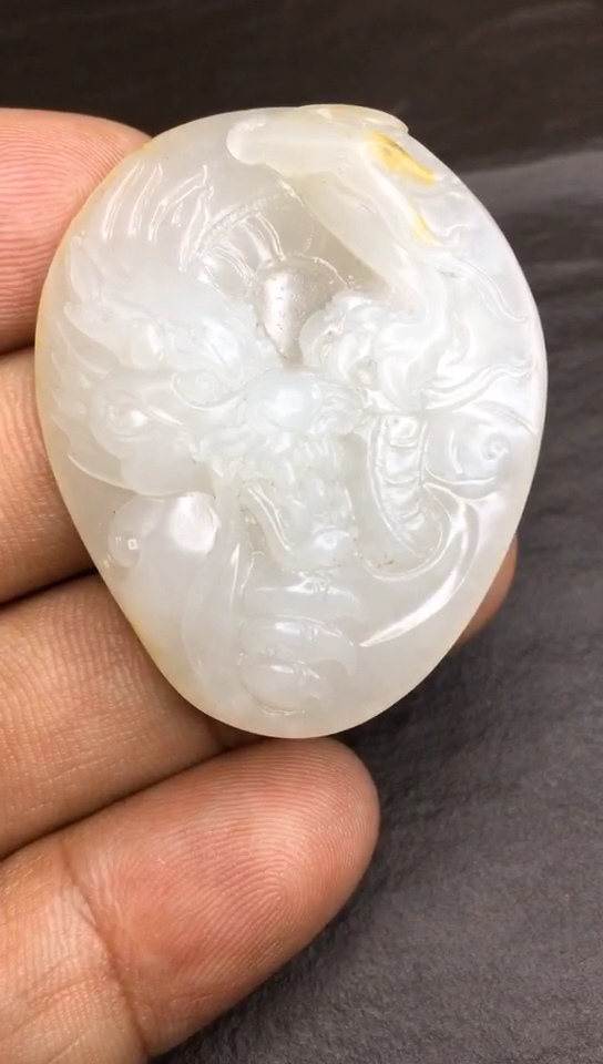 新疆和田玉籽料龙牌吊坠挂件