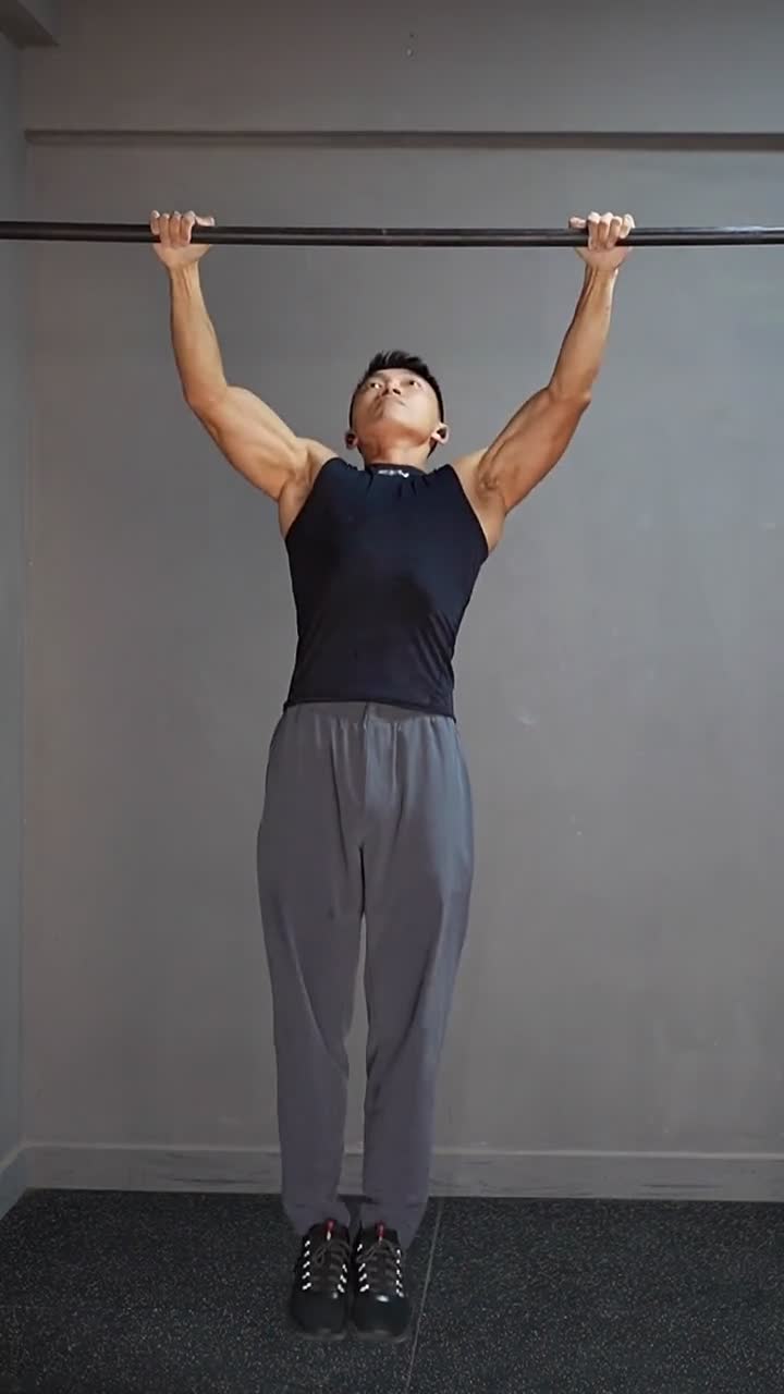 140斤的体重一口气完30个引体向上,能过人均水平线吧