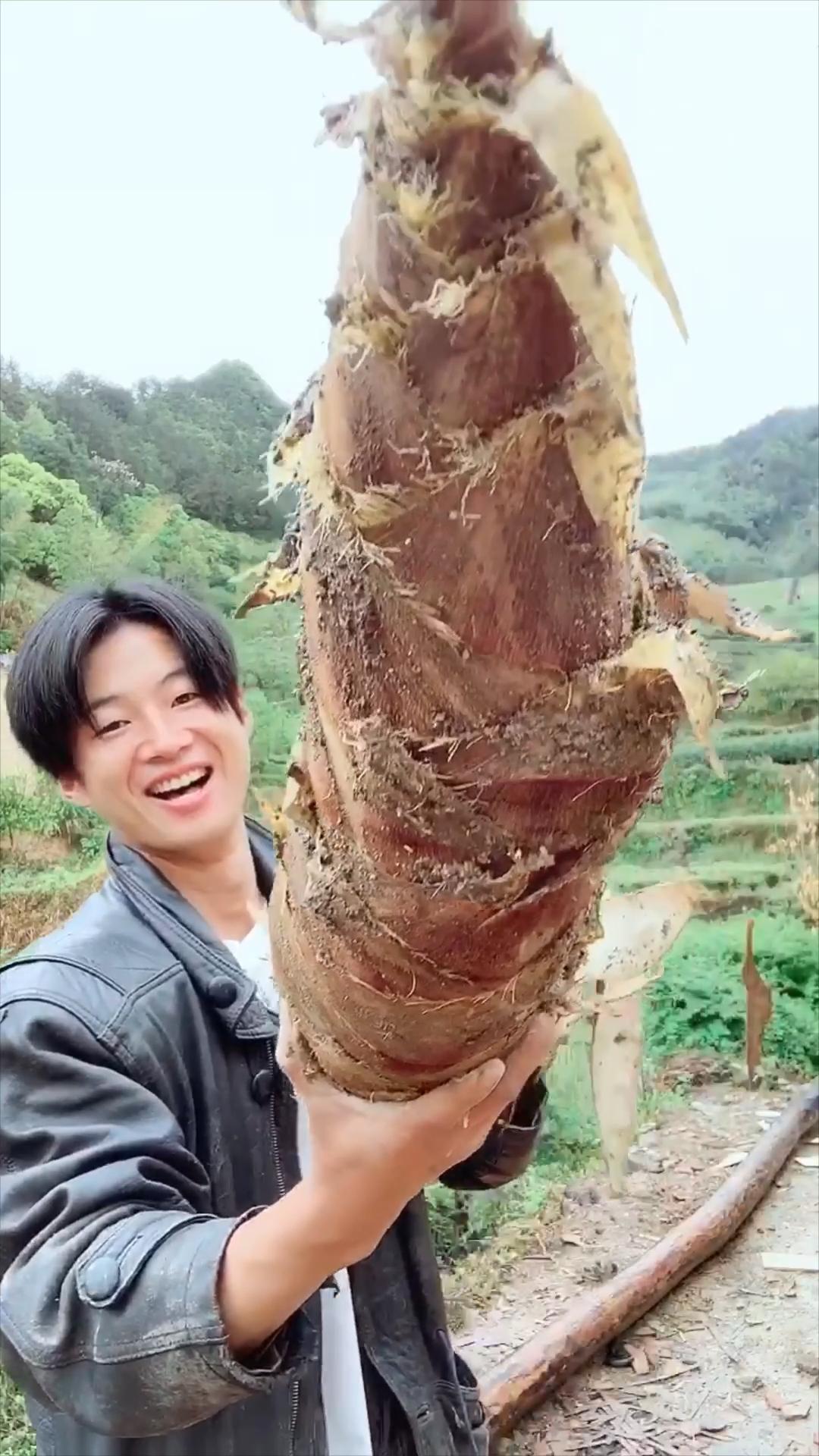挖了一个大泥笋,你爱吃吗