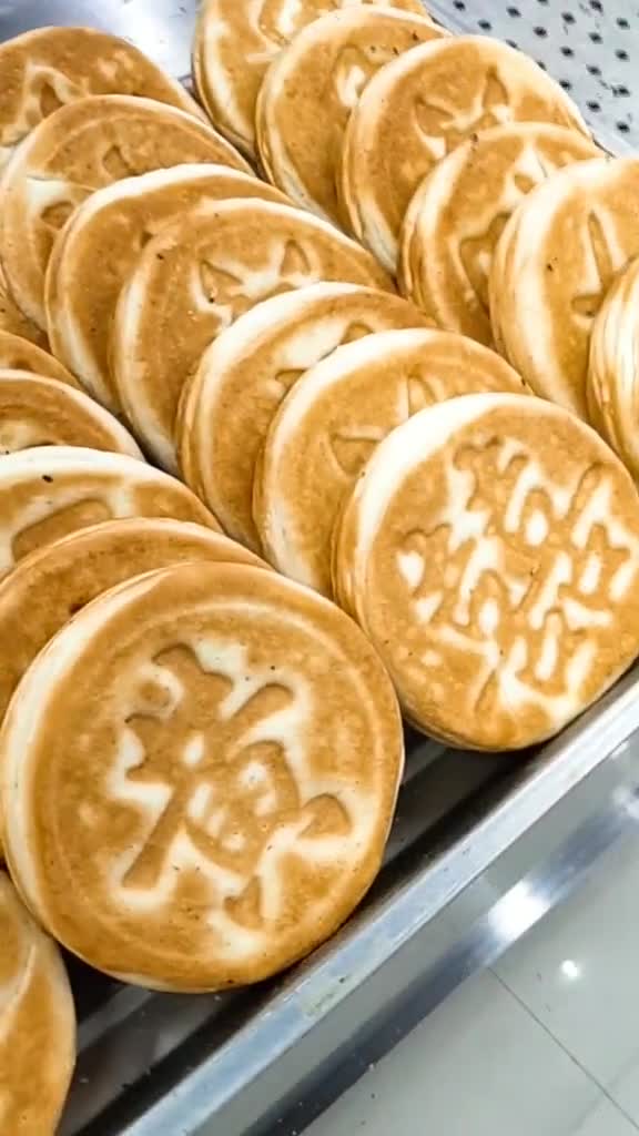 忙到现在做了十五袋面粉收入五千二累并欣慰着面食面点美食麦香口福饼