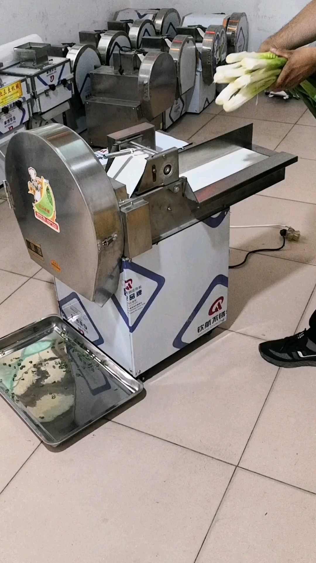 切葱花,长短随意调