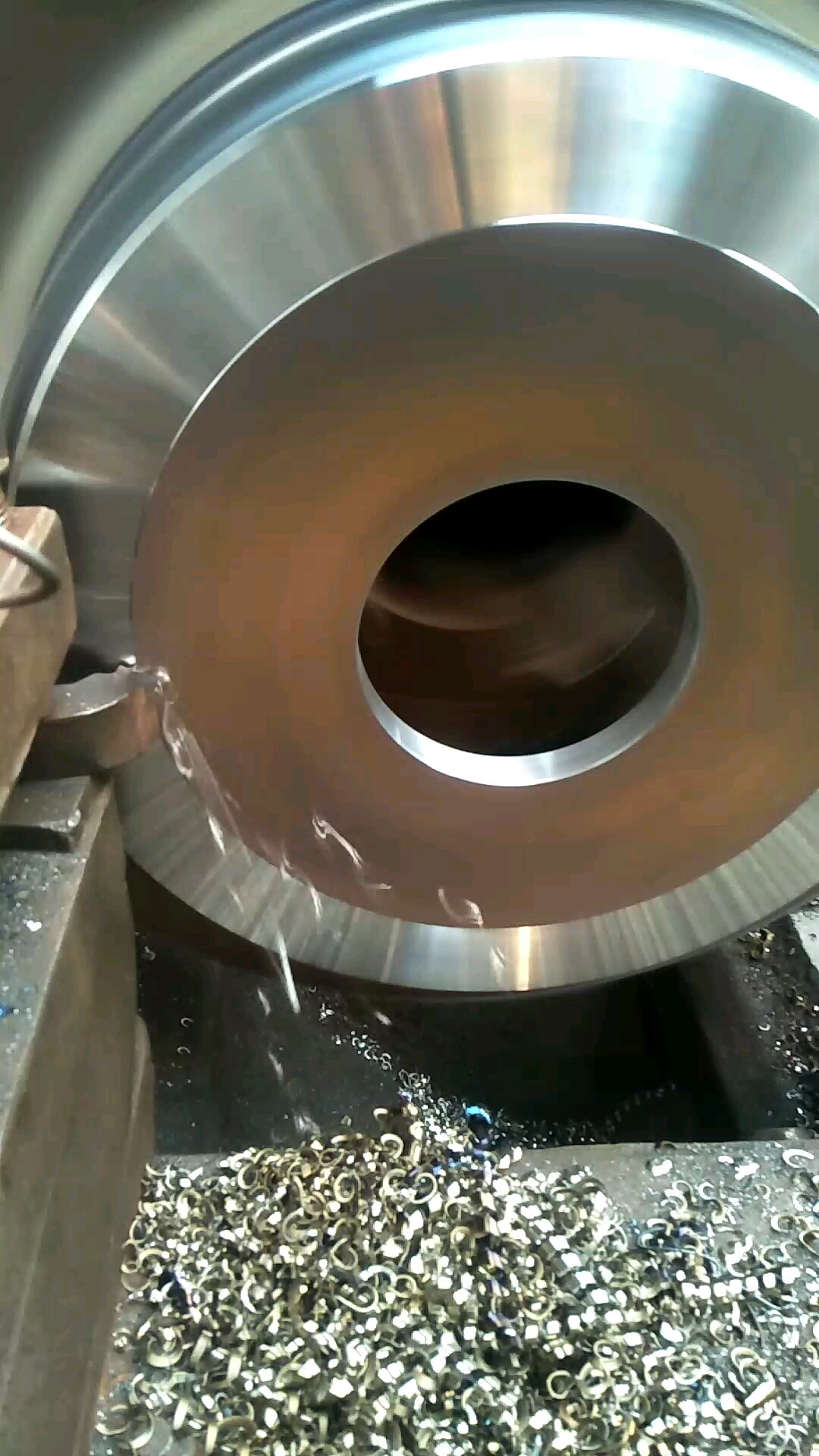 这才是车刀正确的排屑方式