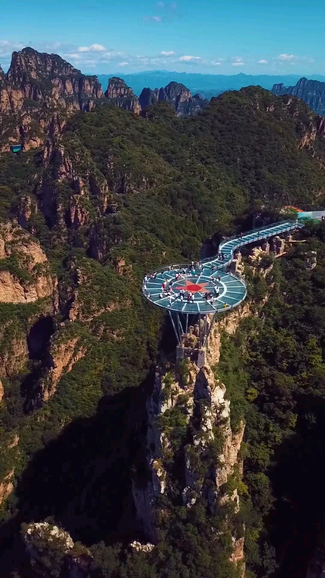 号称中国最危险的玻璃栈道保定狼牙山玻璃观景台