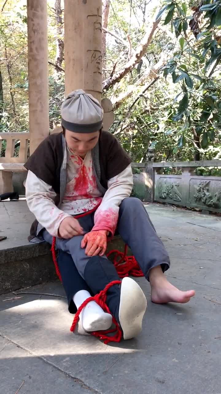 三条腿原来是影视剧砍腿用的,涨见识了没