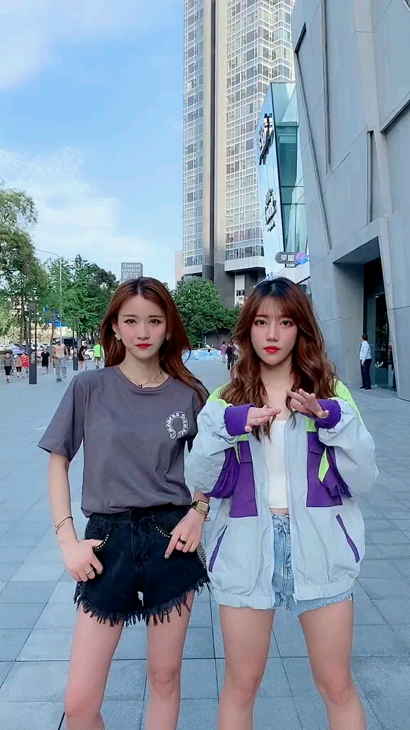 regina_大艺  最近流行甩头嘛?#江奈儿穿搭