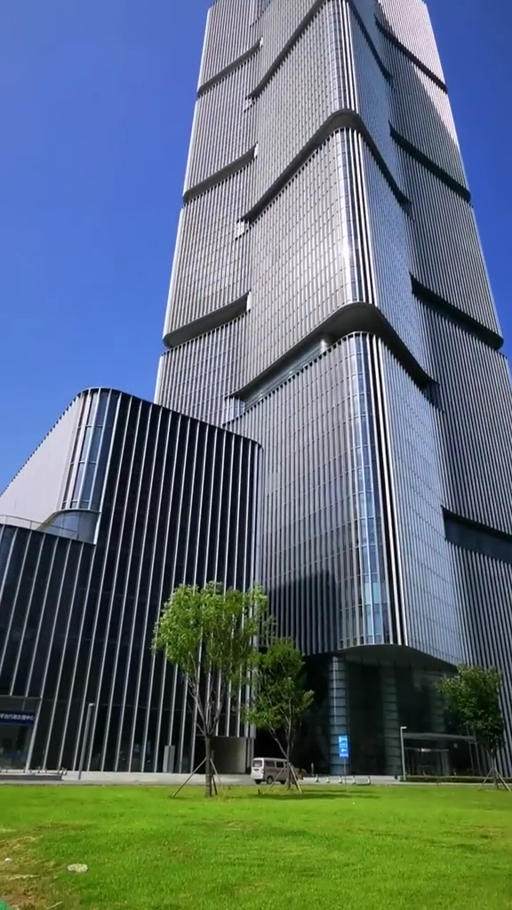 郑州第一高楼 绿地中心子塔 高284米