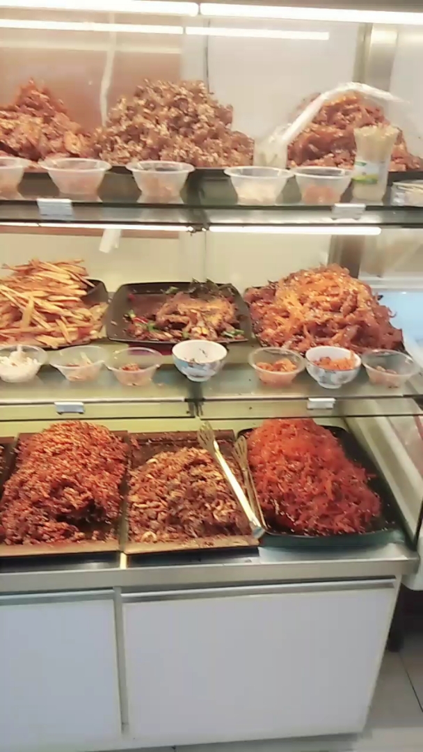 凯里地下室商场美食