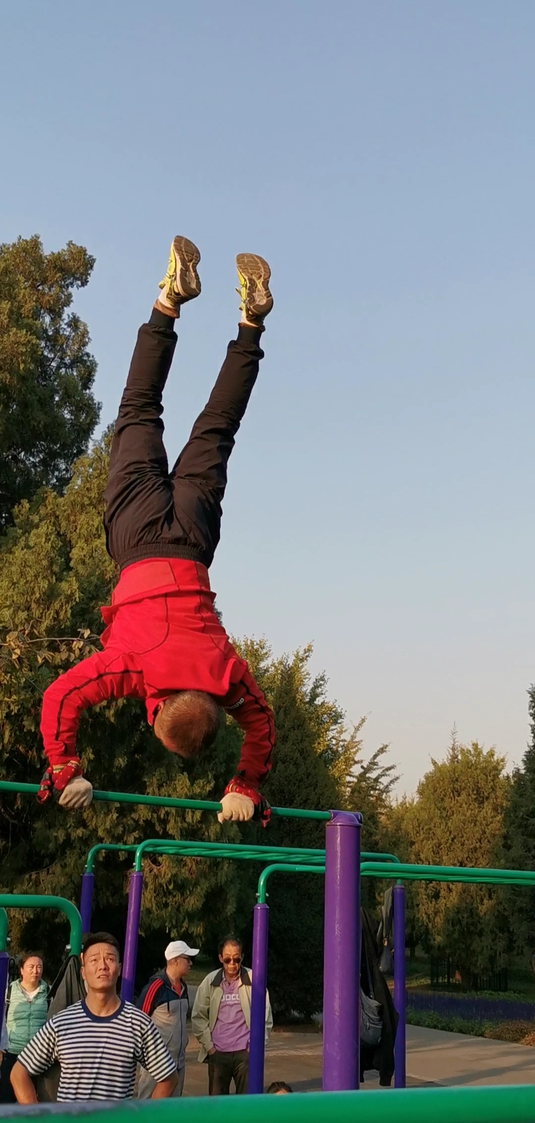 看杠爷一套标准的起飞动作!