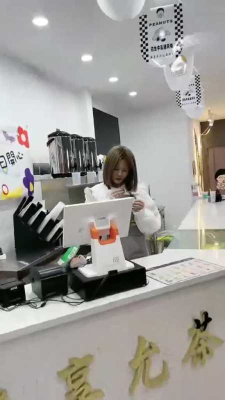 奶茶店小姐姐捂一裤兜汗最后还把工资搭里了拳头硬了