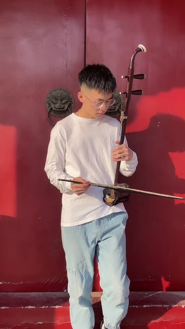 这首三寸天堂,一定会改变你对二胡的看法.#二胡#三寸天堂