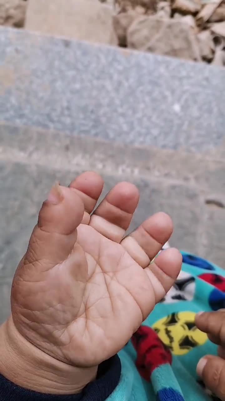 我今年都30岁了,可是我的手还是这么的小啊