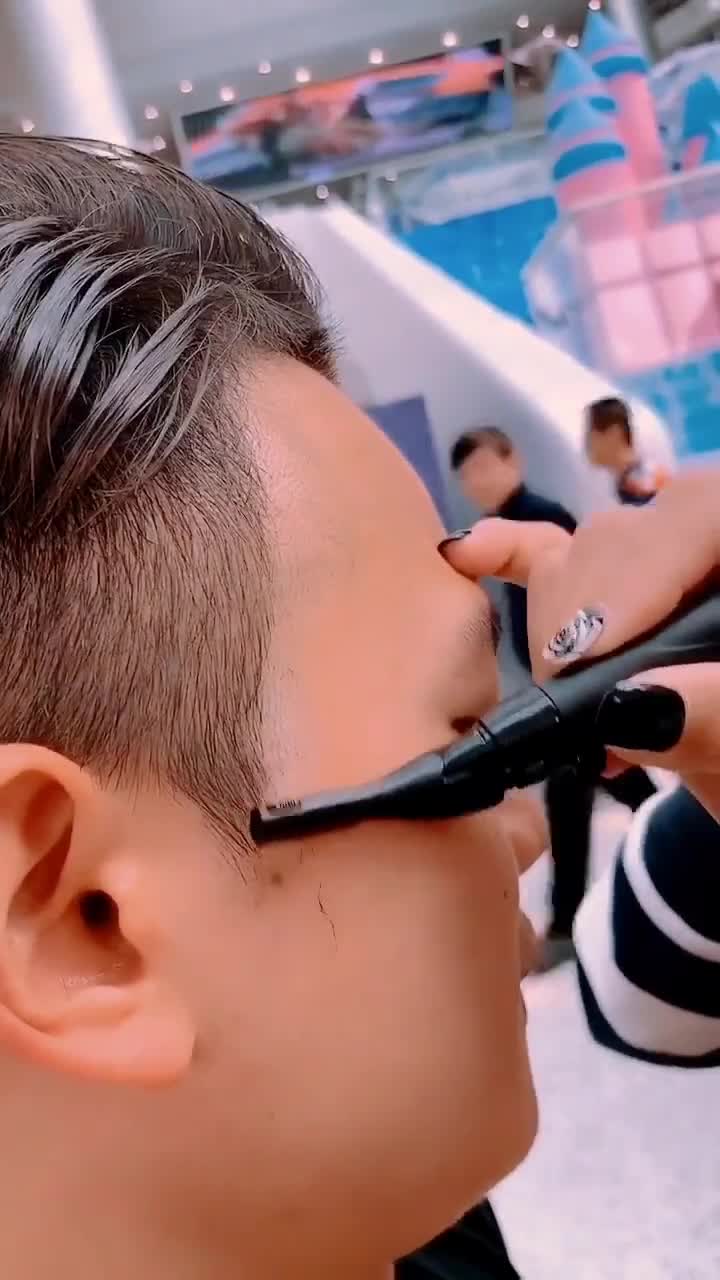 小哥哥要去相亲了鬓角修了下,你们说他能成功吗