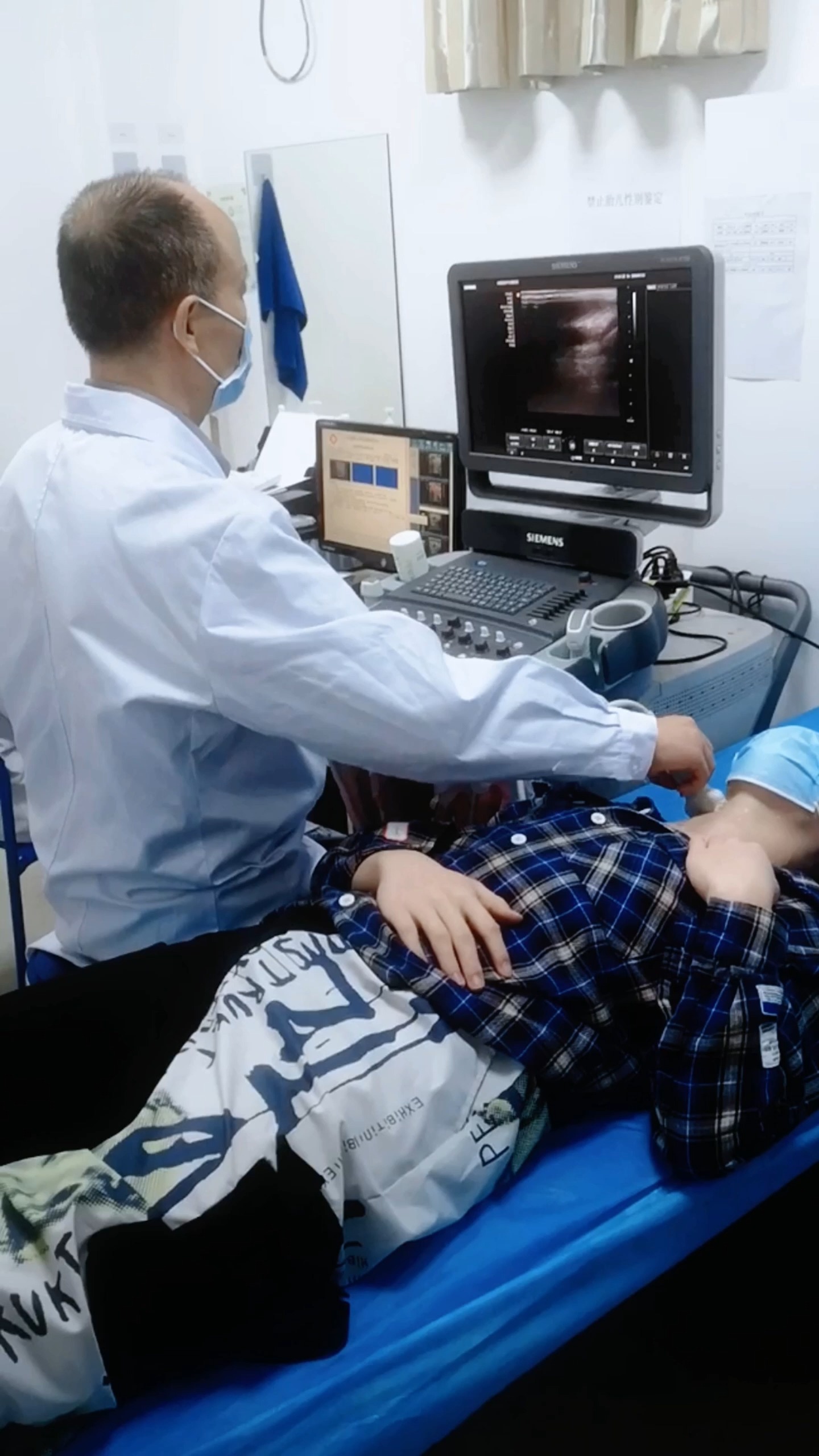 甲状腺#17岁的孩子刚高考完来检查发现甲状腺结节已经有3cm了,b超下