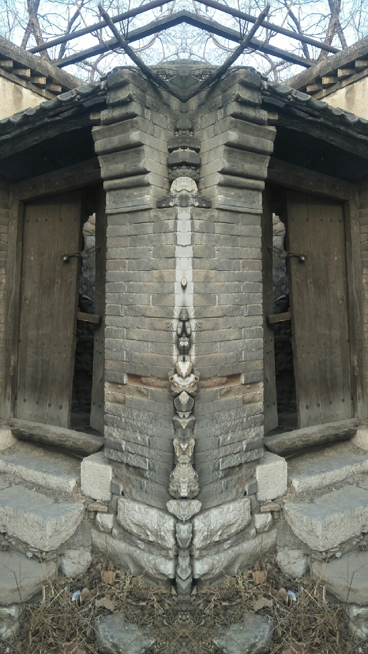 八面哥随拍#凤凰山下的老房子一角!