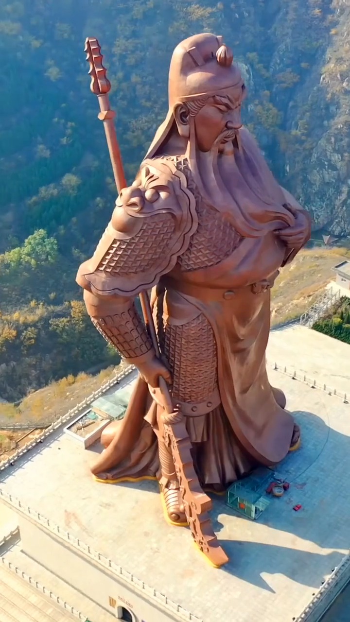 关公巨型铜像,全国之首,耗资2亿,忠义参天被奉为"武圣",人称"武财神"