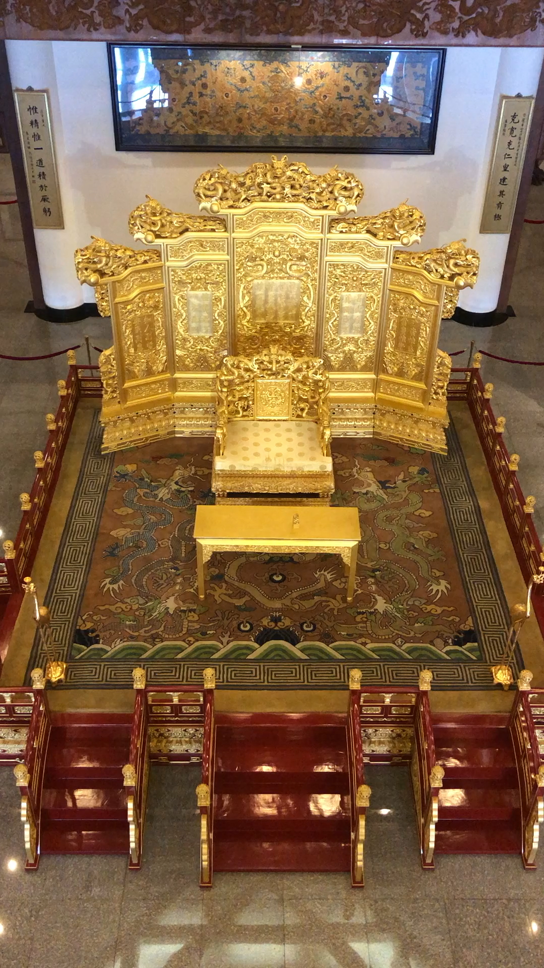 紫檀宫龙椅,气势恢宏