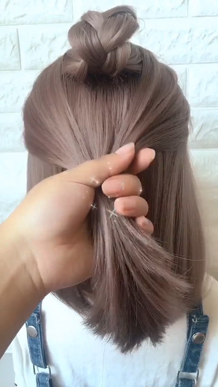 娱乐#天热了,短发女生这样扎头发,洋气又凉快