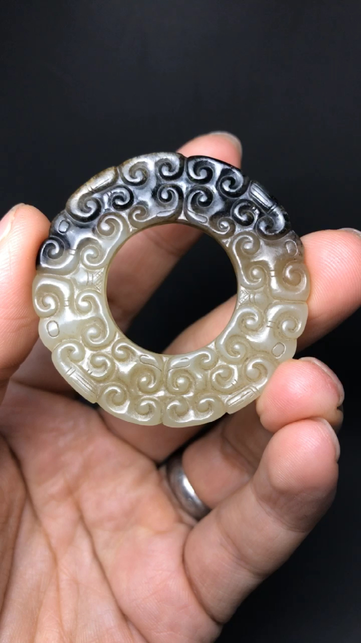 高古和田玉云纹玉环