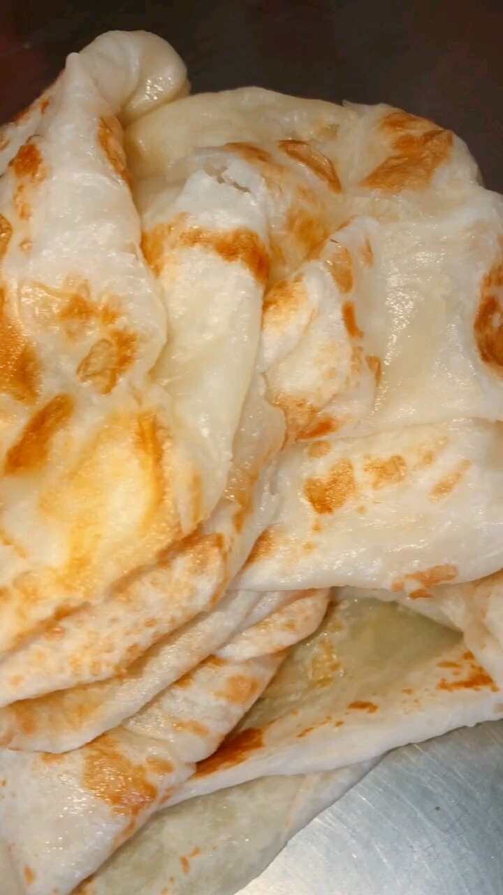 烫面筋饼配方         高筋面1斤            开水3.3两