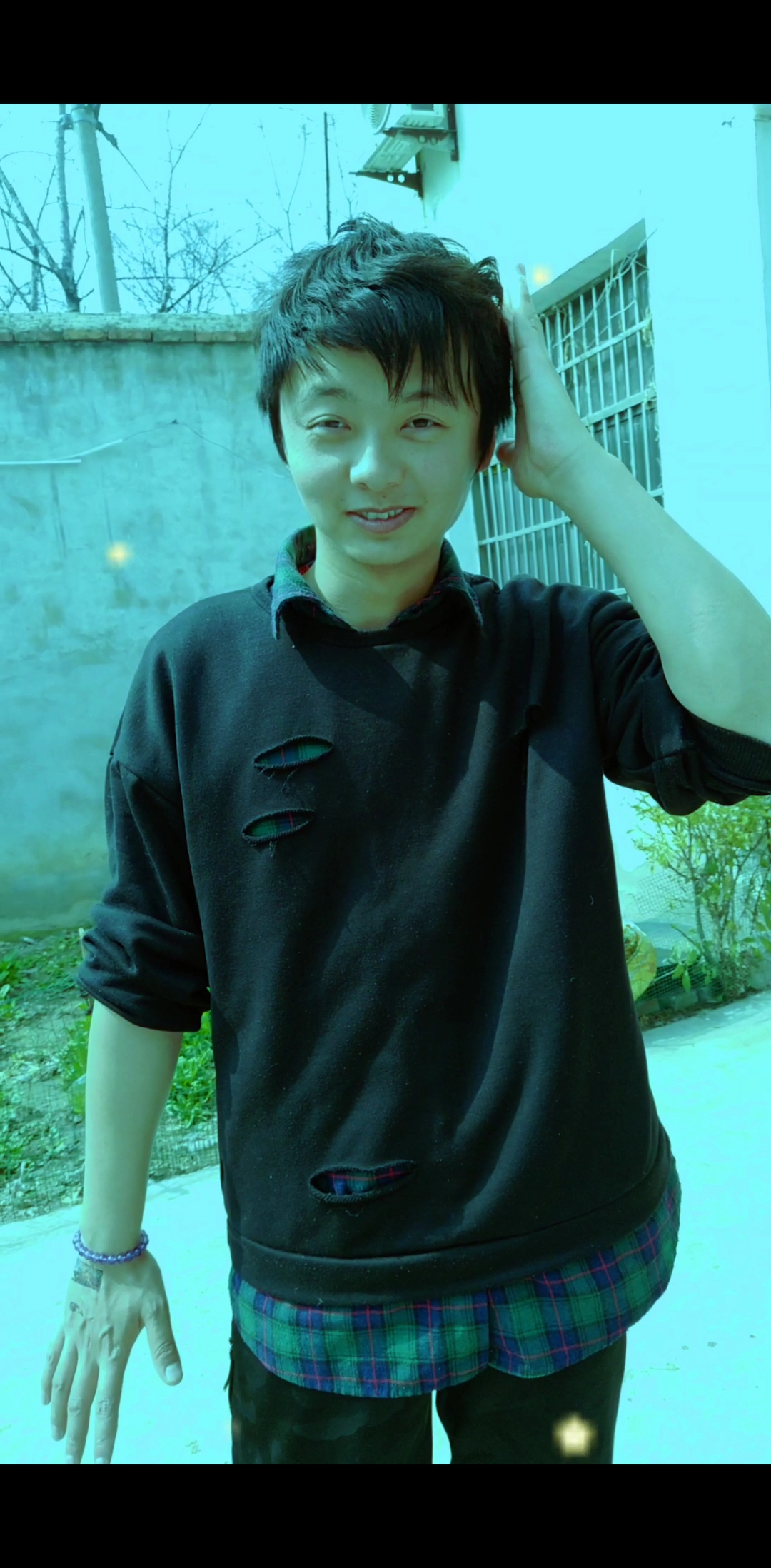 甩头发换装#甩头发好难,我这个丑女变成帅男总行了吧!