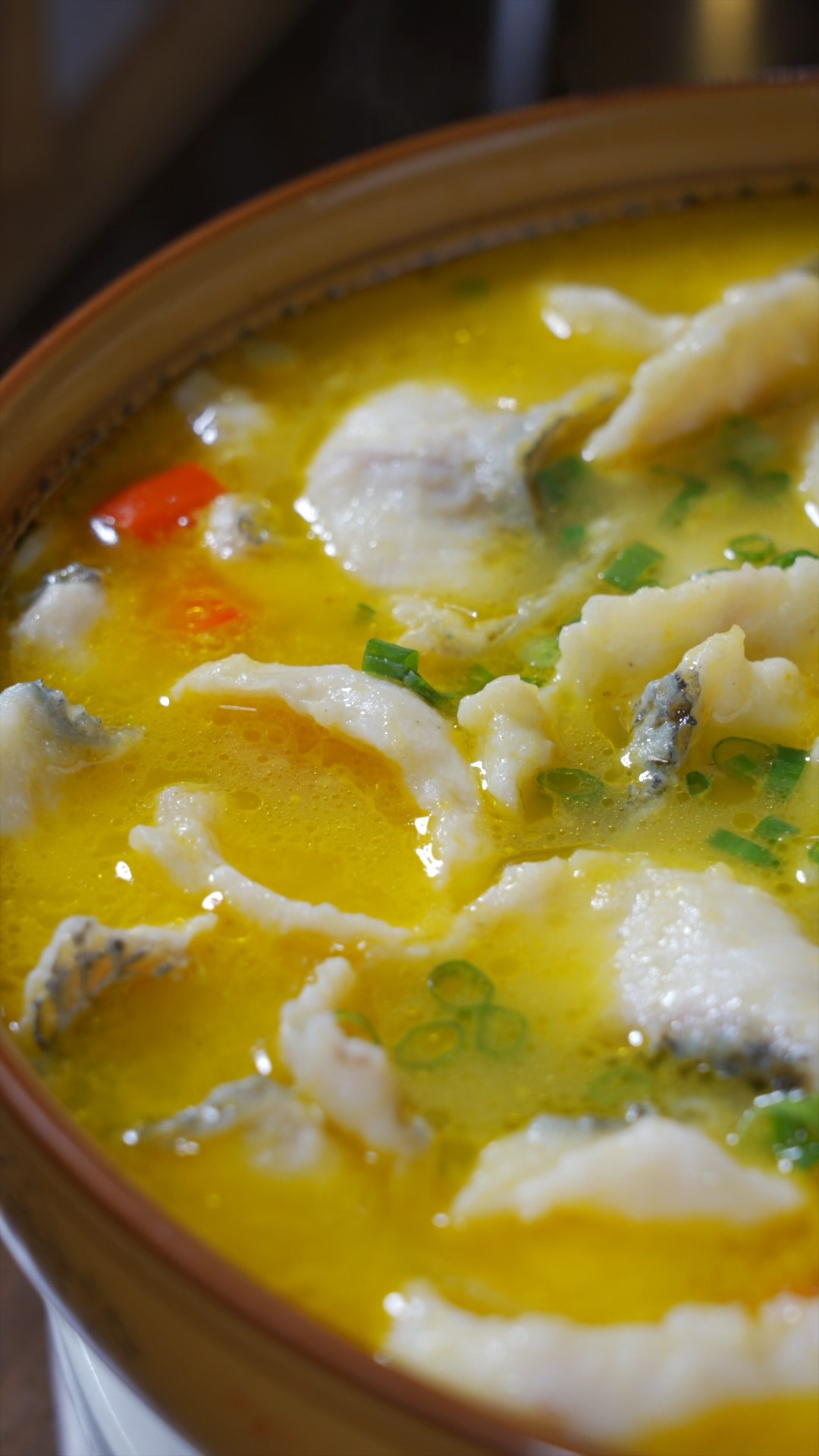 酸汤鱼片怎么做才鲜嫩不柴,试试这样做法