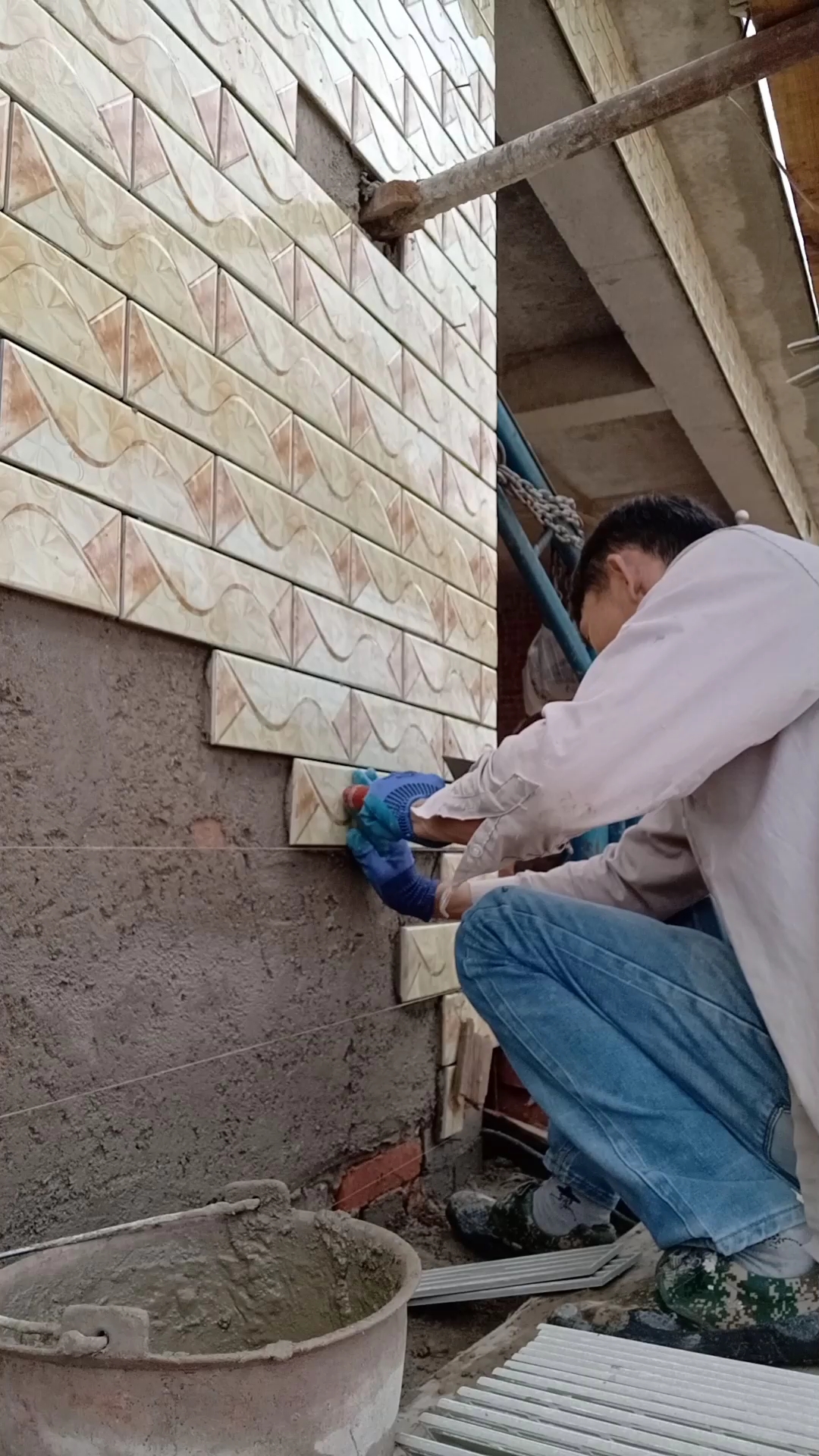 寻找最牛手艺人#外墙砖贴起从上到下看看效果如何