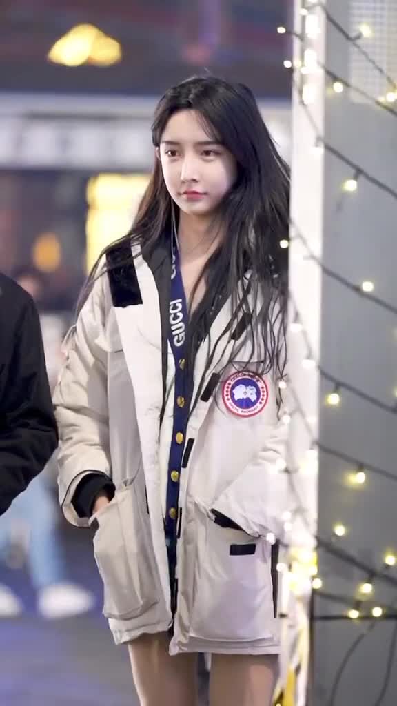 一年不见的艾比小同学,咋还是那么傻傻的可爱我叫abbily街拍网红