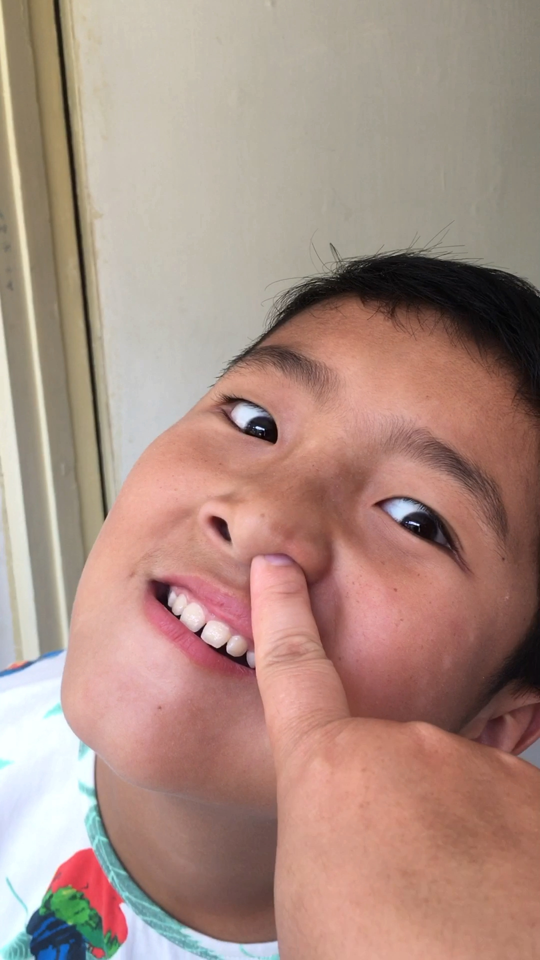 人不大,鼻孔不小