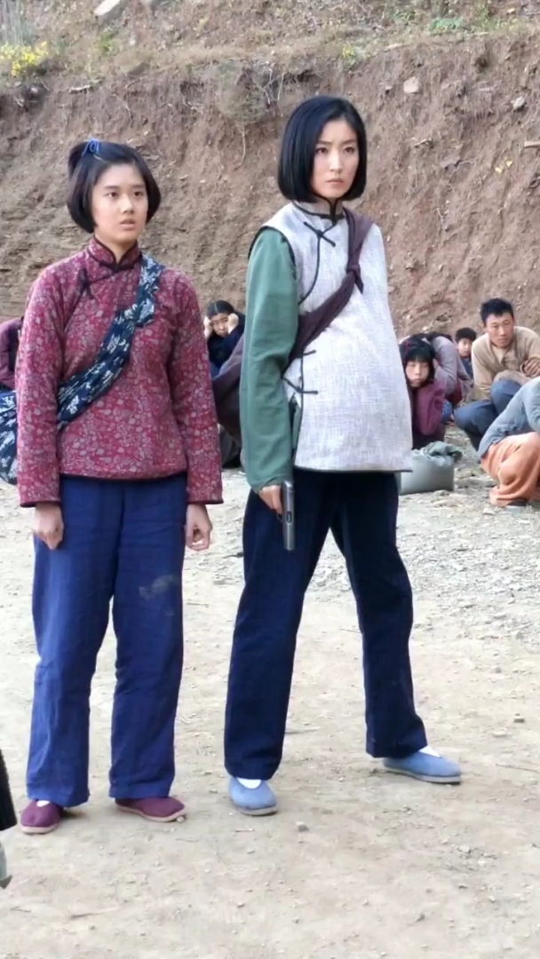 女八路军的肚子那么大