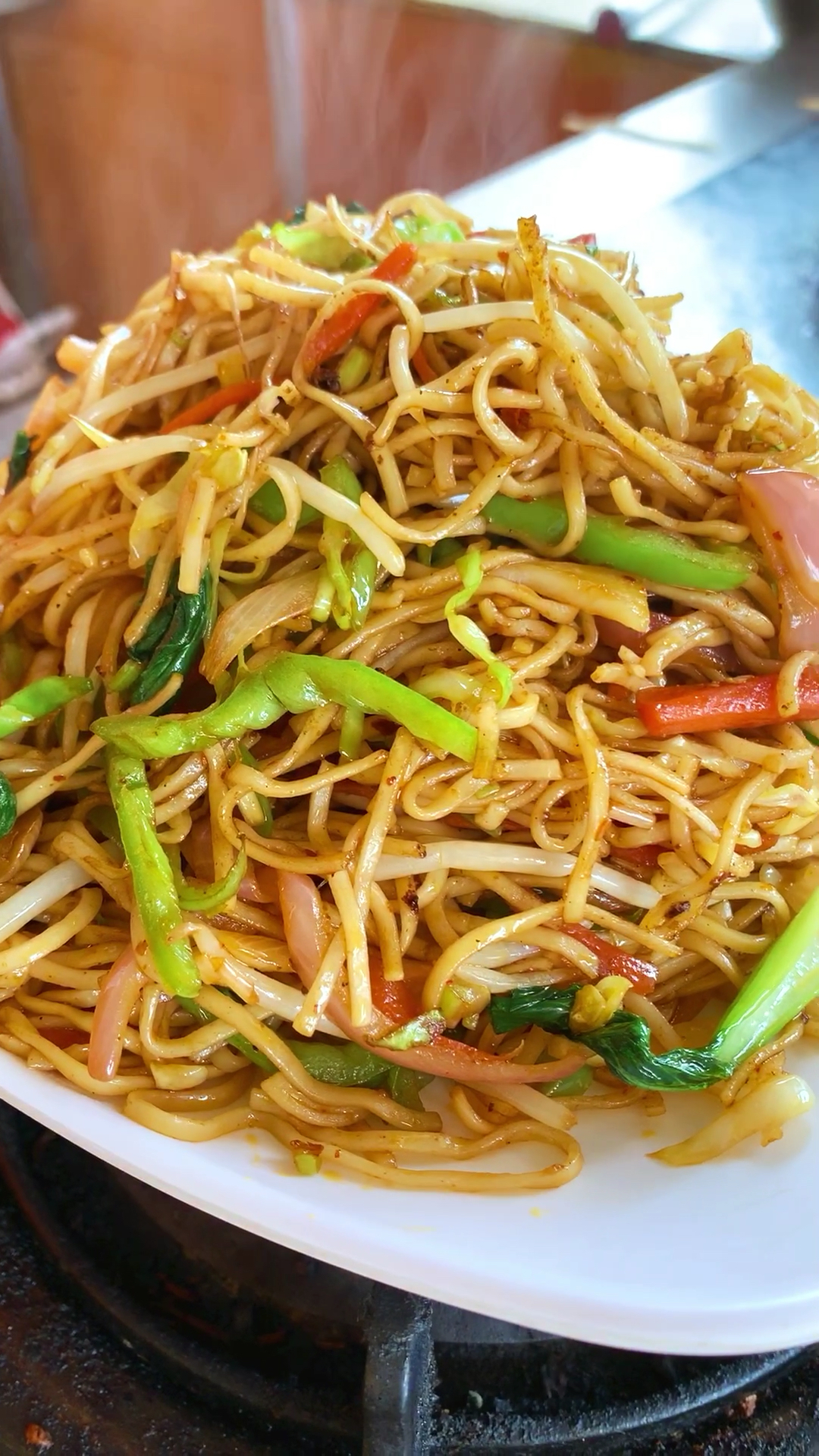 好看的眼睛#可以绕地球十圈的街边摊炒细面!你敢说你没吃过!