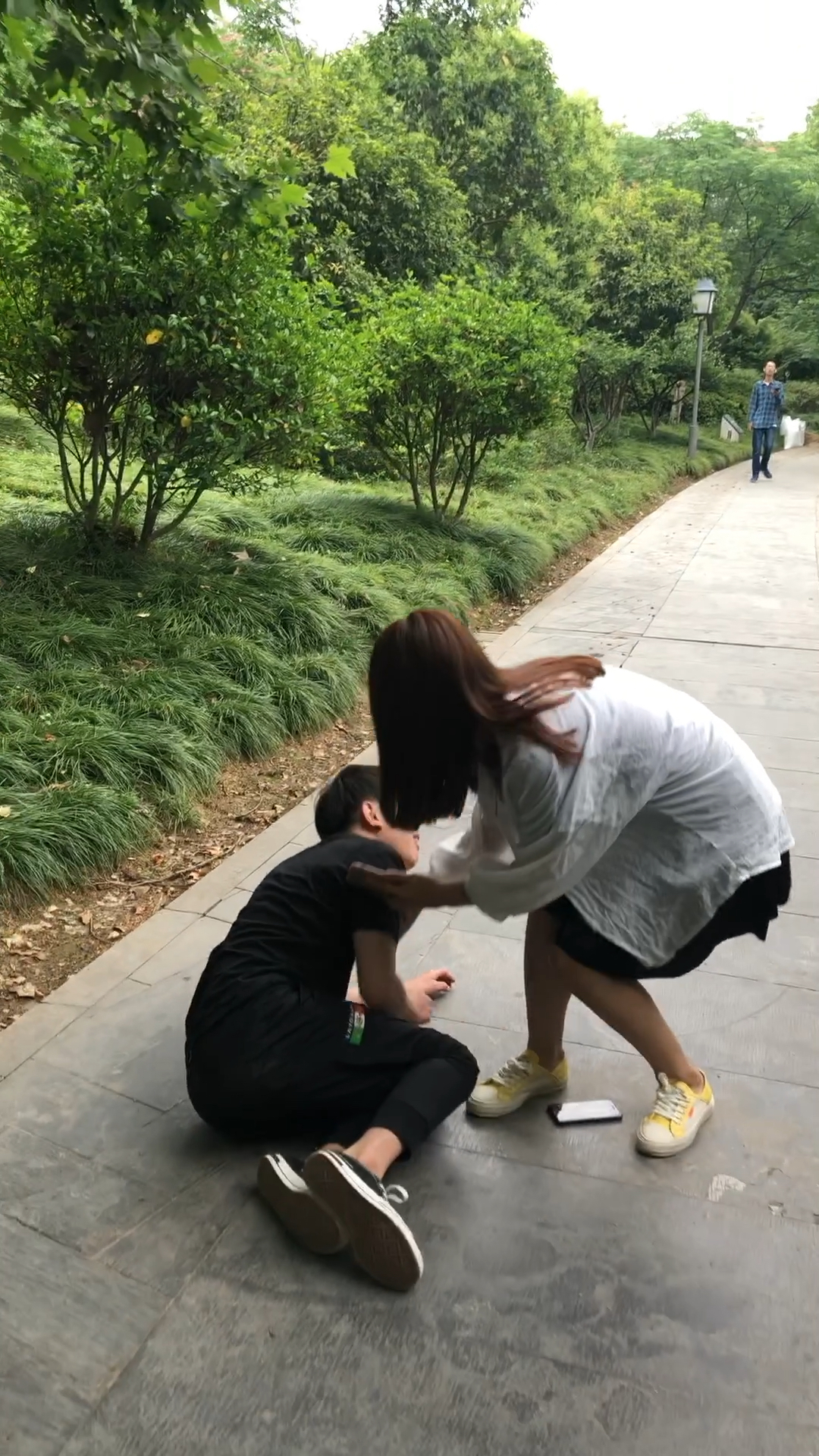 我好心扶你起来,没想到你是这样的人