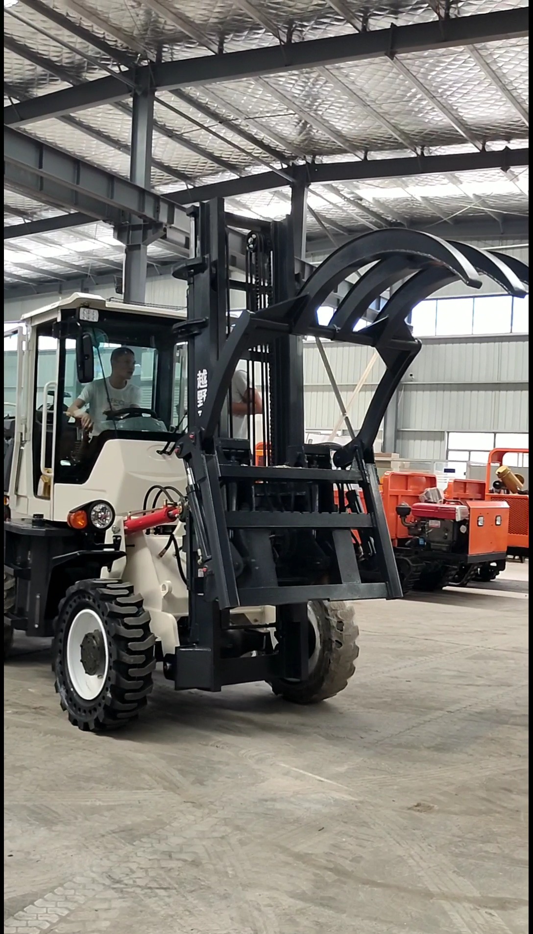 越野叉车#一车机用四驱叉车