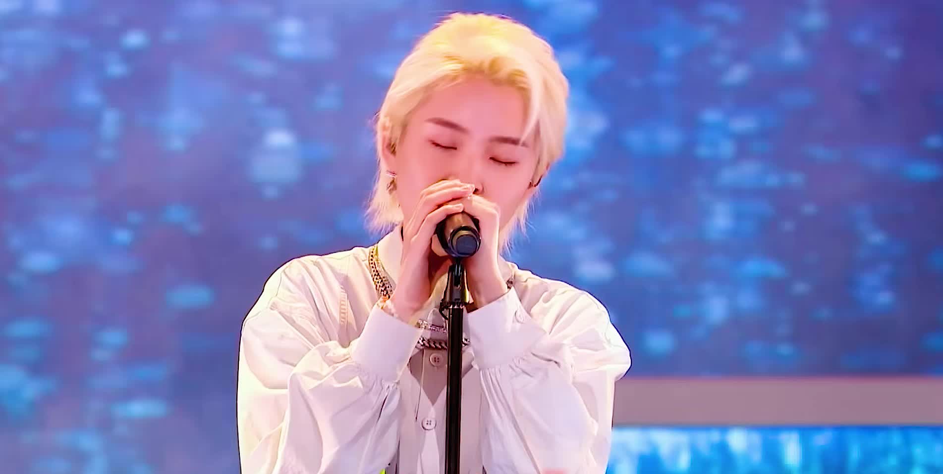 能唱哭所有人的 天上的星星不说话  望江晴