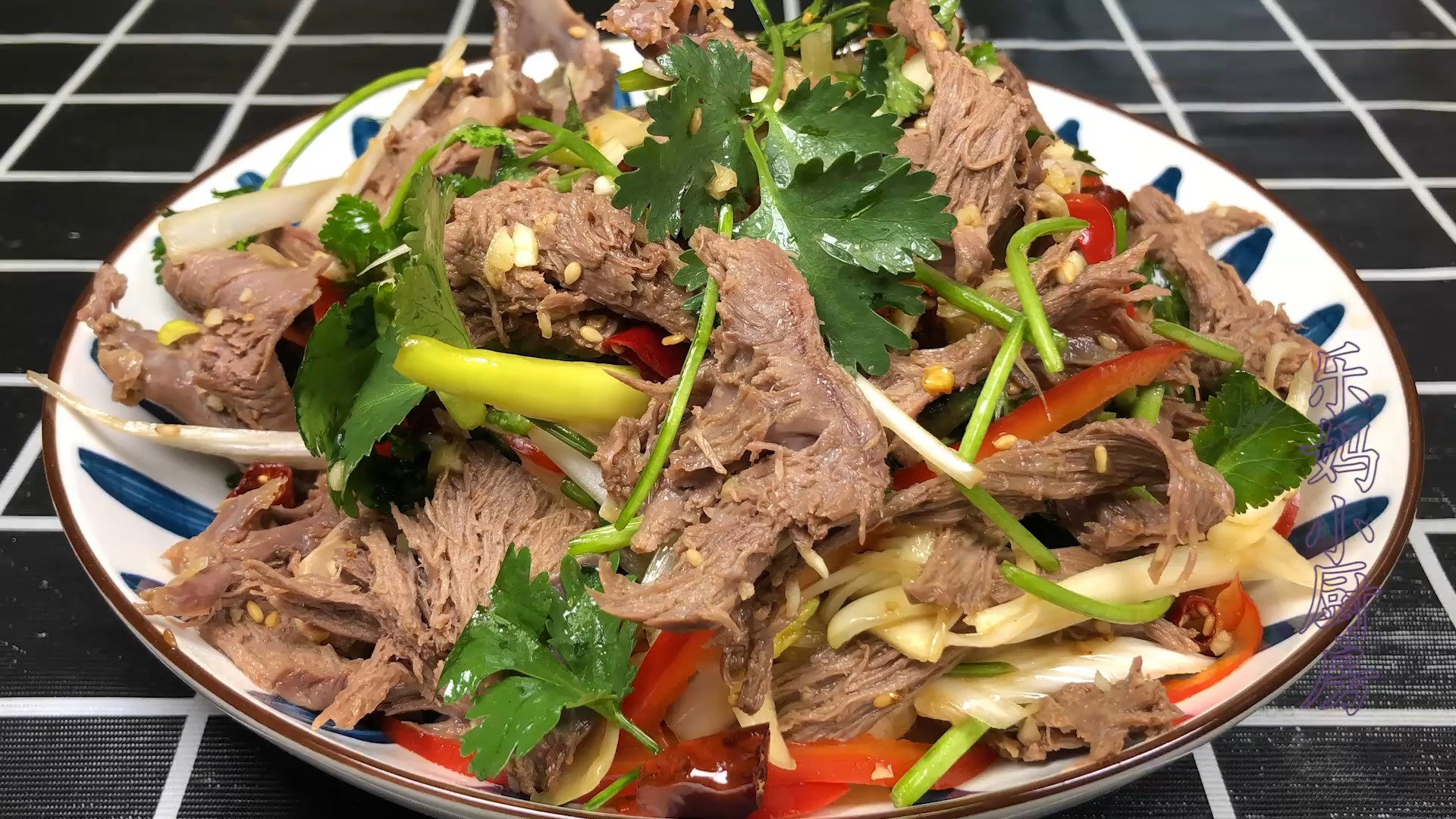 美食#手撕猪心这样做营养美味,下酒下饭,堪比赛狗肉,真的太好吃了