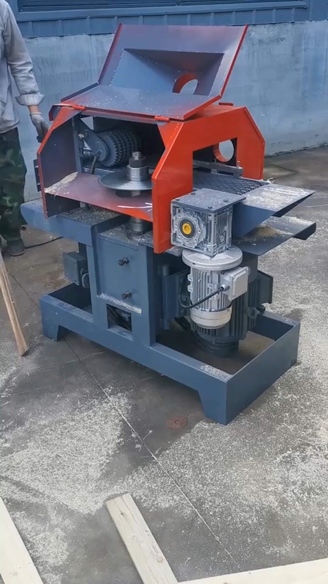 木工推台锯你们要的边皮锯来啦