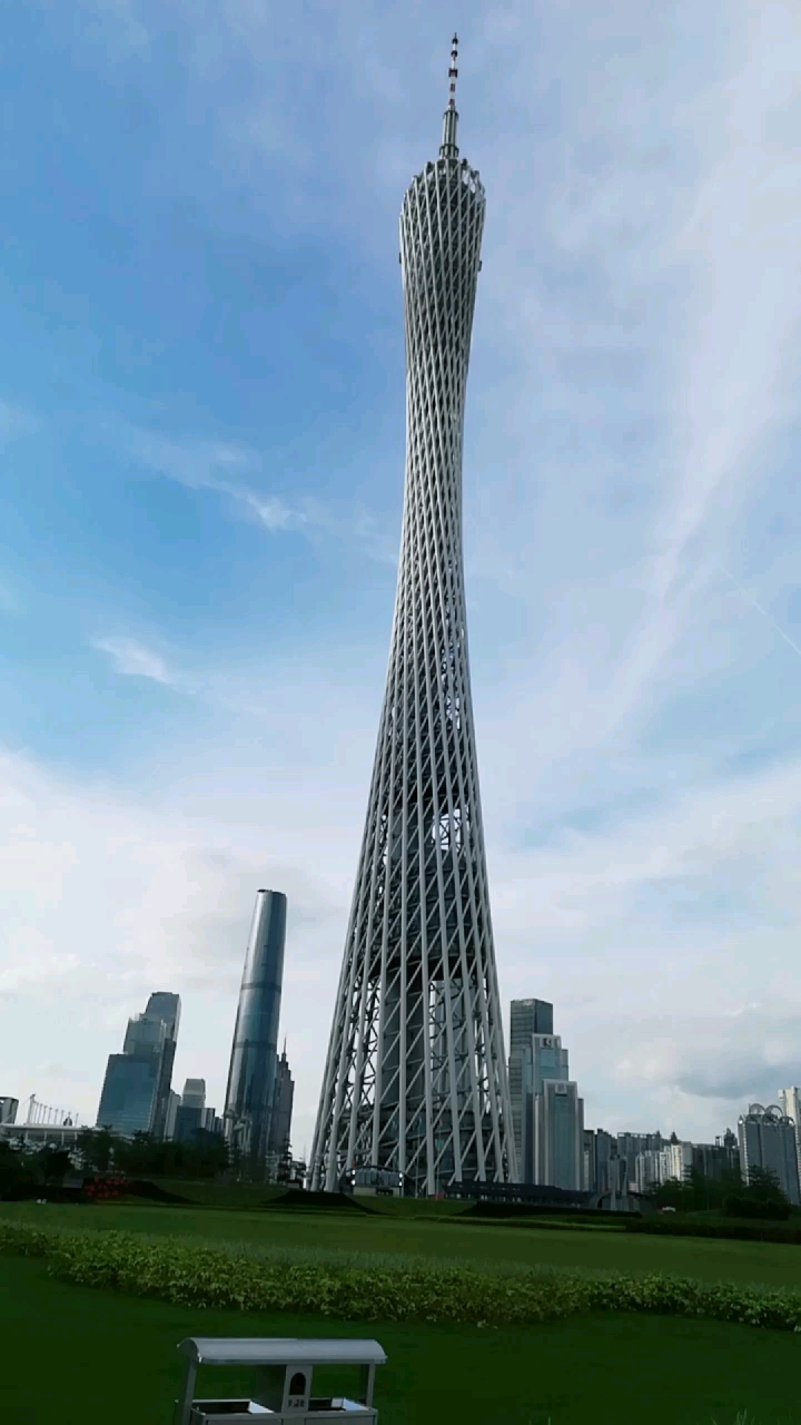 广州冷知识,很多人不知道,其实真正的广州塔,是后面的红塔,现在的广州