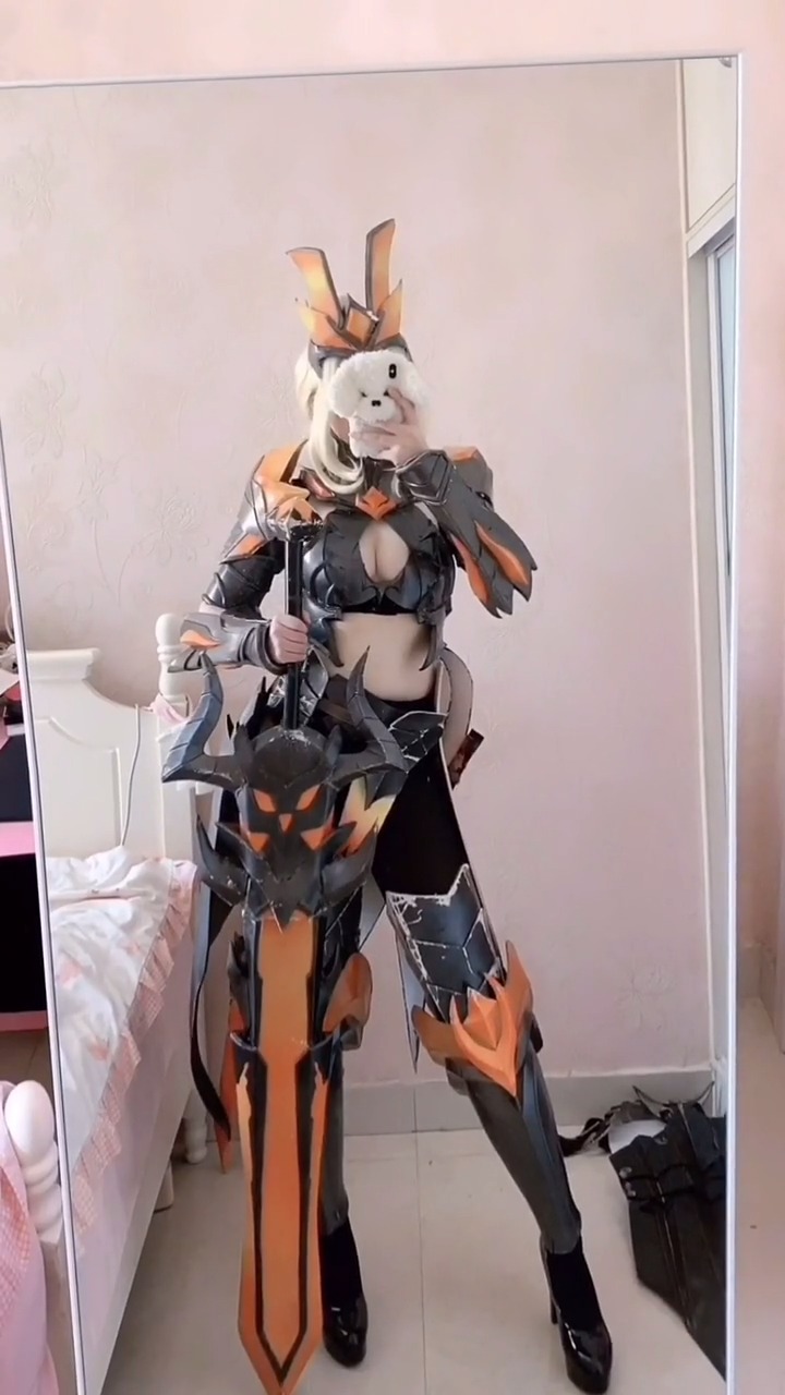 cosplay#花木兰水晶猎龙者上身效果来了喜欢嘛?-度小视