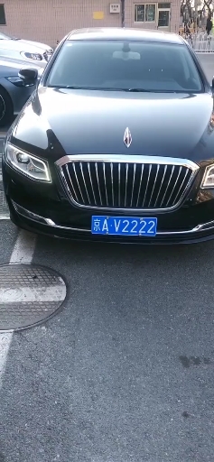 京a是努力2222是实力致敬经典红旗轿车