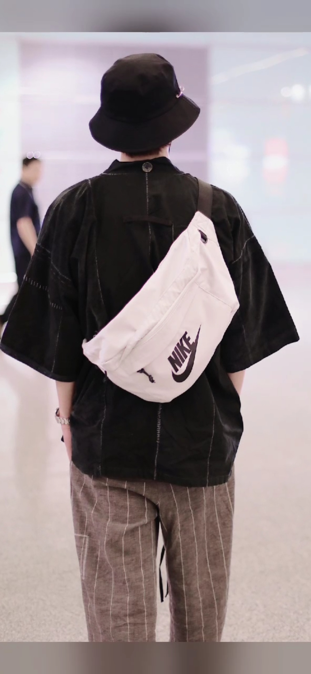 安利王一博#帅气的背影,猜猜是谁