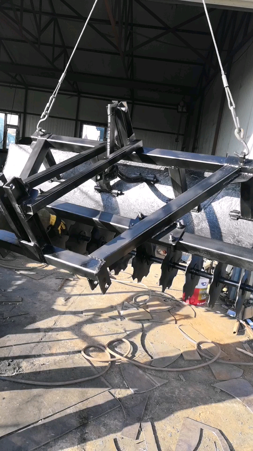 水旱两用液压刮板,前面带的是可拆卸压草钢刮片