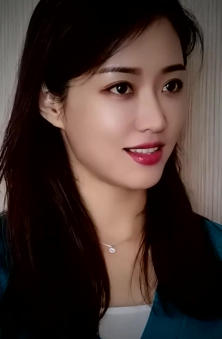 30岁左右的女人,可爱是真,成熟是真,痴情是真,无情也是真,随时收回也