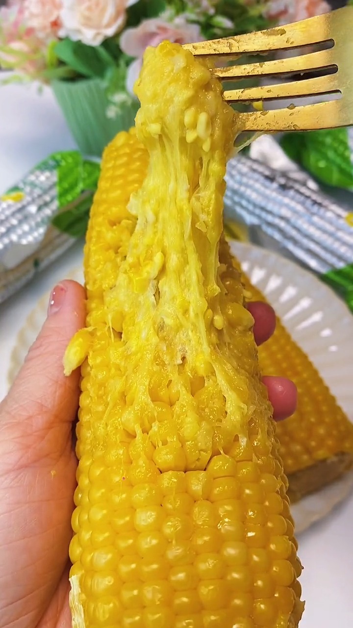 这个又嫩又糯又甜的黄金糯玉米也太好吃啦,糯得拉丝-度小视