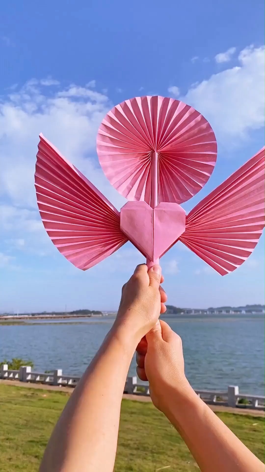 手工制作#我折过最美的一款仙女魔法扇,老天这也太美太仙了吧,有手