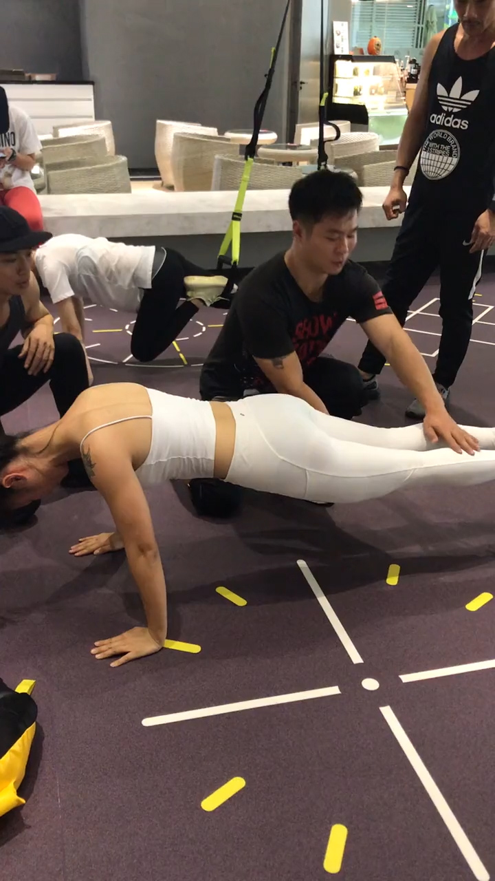 马甲线#练腹肌超实用的一个动作,坚持下来太虐了